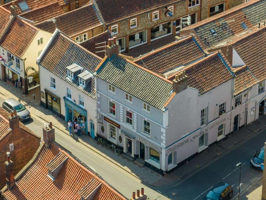 Sarah'S - A Townhouse Apartment In Georgian Holt Holt  Exterior photo